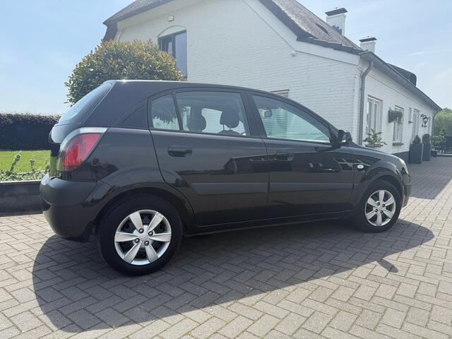 KIA RIO 1.4 X / Bj: 2009 / Airco /