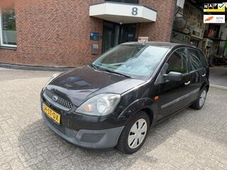FORD FIESTA 1.3-8V Champion / 5 deurs / airco / bj.2006 / kleur: zwart / NAP met 193057 km.en APK tot 05/2027 / goedkope inruiler.