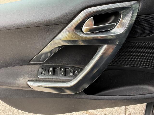 Peugeot 2008 1.2 PureTech Allure Volle AUTOMAAT Volledig onderhouden GLAS DAK