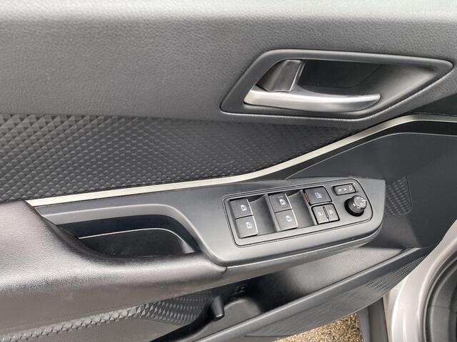 Toyota C-HR 1.8 Hybrid Active Navigatie, achteruitrij camera, adaptieve cruise control, keyless entry- & start, automaat