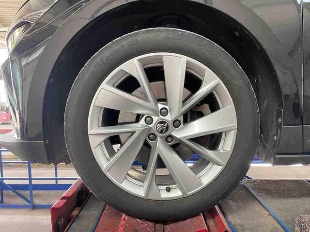 Skoda Enyaq iV 80 ecoSuite // WORDT VERWACHT | Leder | Panoramadak | Trekhaak | HUD | Warmtepomp | Memory | Matrix | Camera