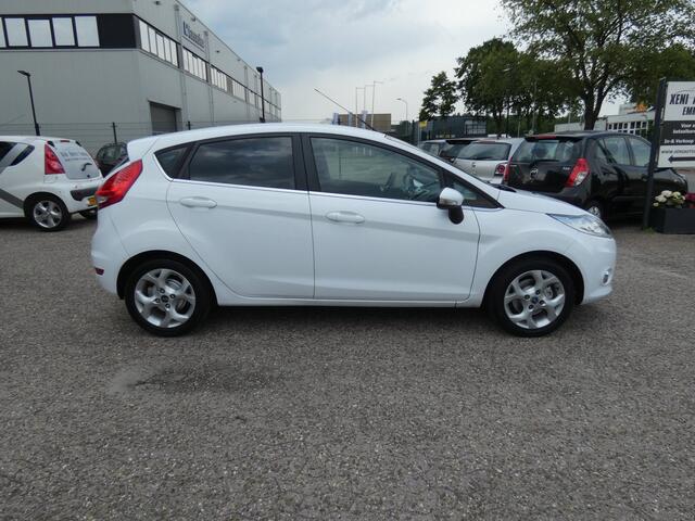 Ford Fiesta 1.25 Titanium|Airco|Leer|5 Deurs|LM-Velgen|Nw.APK|Getinte Ramen|Cruise Control..