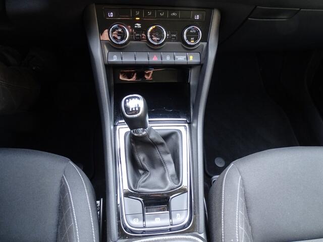 Skoda Karoq 1.0 TSI BUS. ED-Navi-Carplay-Clima-Came-Blth-Pdc