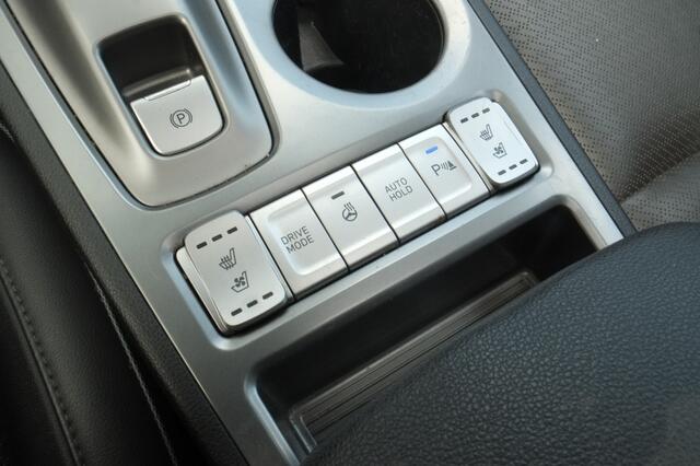 Hyundai Kona EV Premium 64 kWh | SOH 99% | Schuifdak | Stoelventilatie | Head