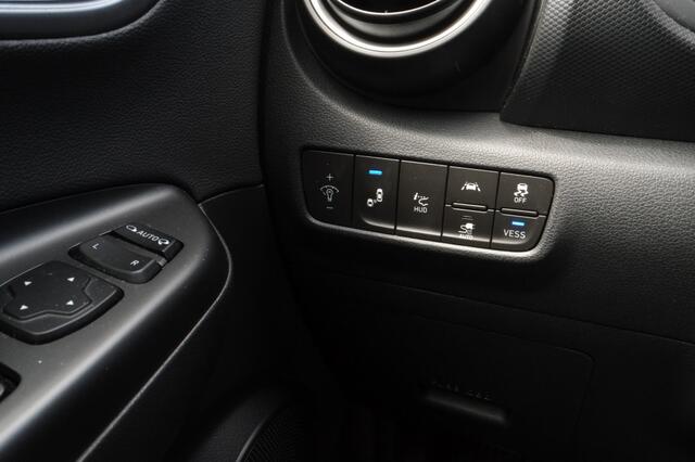 Hyundai Kona EV Premium 64 kWh | SOH 99% | Schuifdak | Stoelventilatie | Head