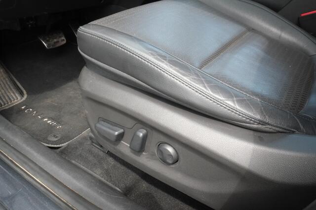 Hyundai Kona EV Premium 64 kWh | SOH 99% | Schuifdak | Stoelventilatie | Head