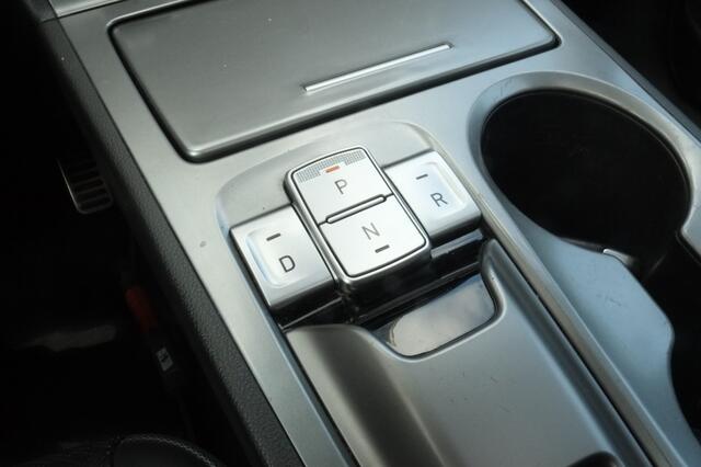 Hyundai Kona EV Premium 64 kWh | SOH 99% | Schuifdak | Stoelventilatie | Head