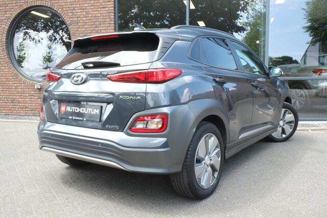 Hyundai Kona EV Premium 64 kWh | SOH 99% | Schuifdak | Stoelventilatie | Head