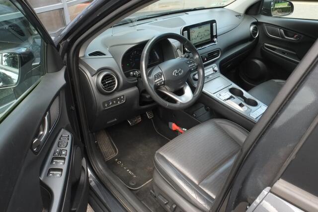 Hyundai Kona EV Premium 64 kWh | SOH 99% | Schuifdak | Stoelventilatie | Head