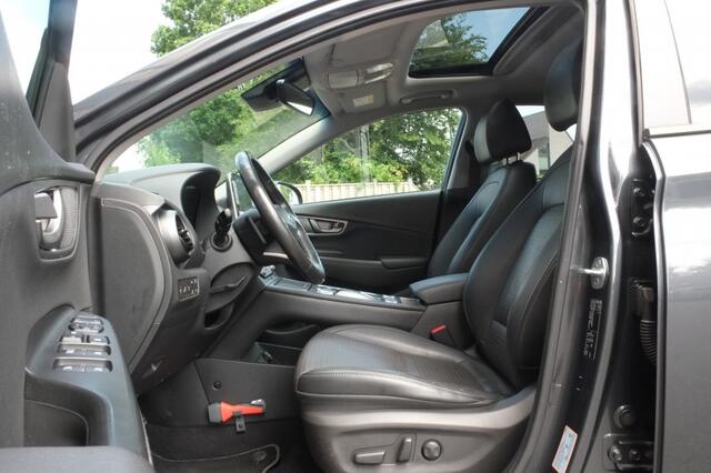 Hyundai Kona EV Premium 64 kWh | SOH 99% | Schuifdak | Stoelventilatie | Head