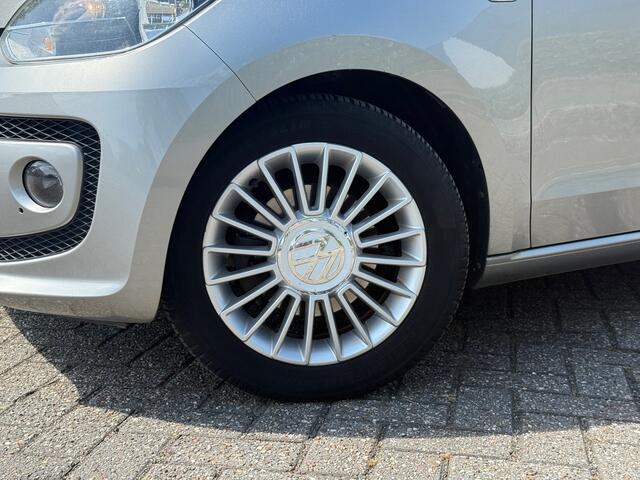 Volkswagen UP 1.0 high up Cruise | AC | Park | AEB