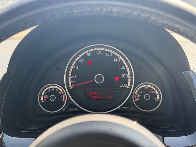 Volkswagen UP 1.0 high up Cruise | AC | Park | AEB