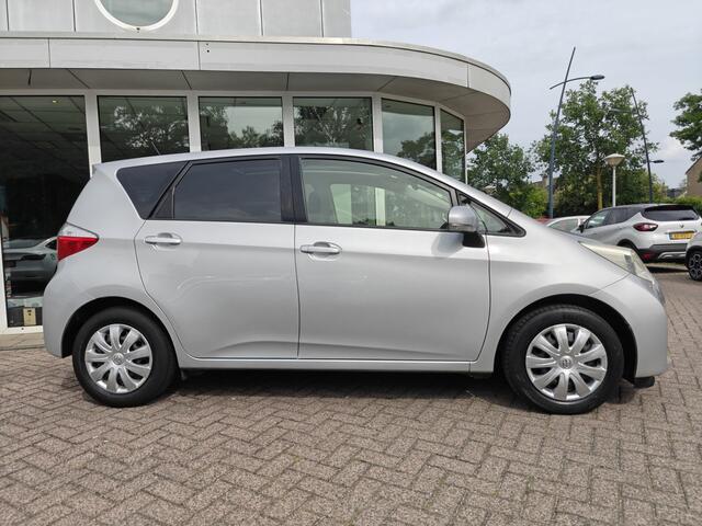 Toyota Verso-S 1.3 VVT-i Dynamic / Airco / Camera / Panoramadak