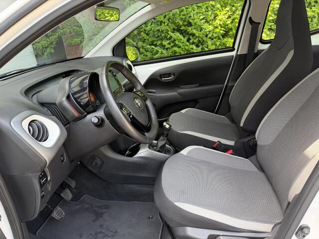 Toyota Aygo 1.0 VVT-i x-play AIRCO CAMERA LED