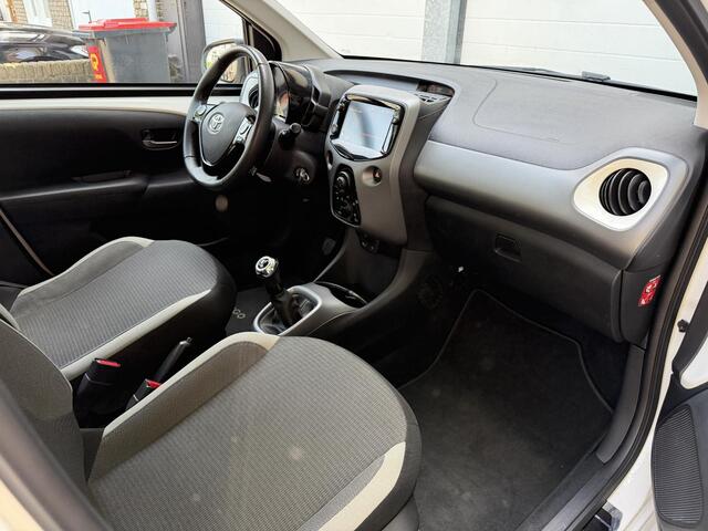 Toyota Aygo 1.0 VVT-i x-play AIRCO CAMERA LED