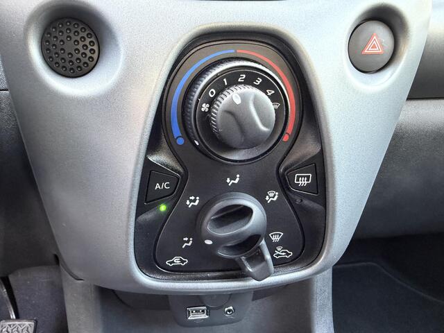 Toyota Aygo 1.0 VVT-i x-play AIRCO CAMERA LED
