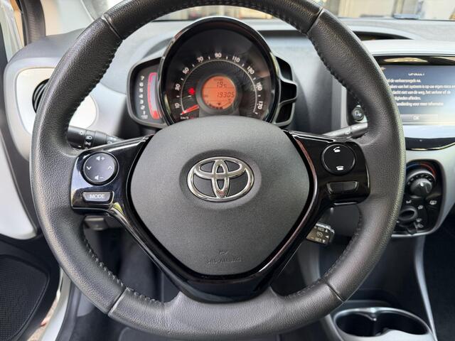 Toyota Aygo 1.0 VVT-i x-play AIRCO CAMERA LED