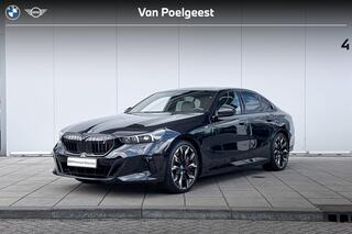 BMW i5 Sedan eDrive40 M Sport Pro 20 Inch / Stuur & Stoelverwarming voor + achter / Stoelventilatie / Adaptief onderstel prof / Automatische achterklep / Comfort Acces / Electrische Zwenkhaak / Ionic glow exterieur pakket / Driving Assistant / Parking Plus / Bow