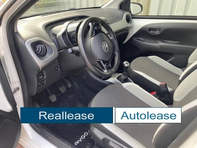 Toyota Aygo 1.0 VVT-i X-play Achteruitrijcamera Airco