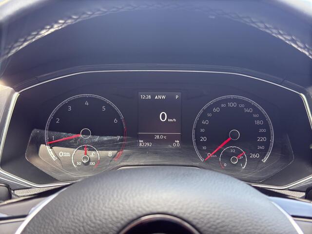 Volkswagen T-ROC 2.0 TSI 4Motion Sport /LPG/Apple Carplay/Climate Control/Adaptive Cruise Control/Dodehoek sensoren/PDC V+A/Stoelverwarming/Trekhaak/Sfeerverlich