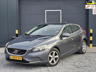 VOLVO V40 1.6 T3 Momentum