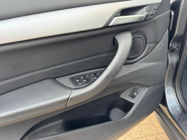 BMW X1 sDrive18i High Executive | 1e eigenaar | Automaat | Afneembare trekhaak | Airco | Elektrische ramen | Navigatie | e APK | NAP |