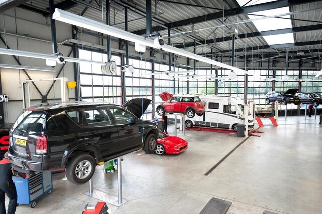 Peugeot Partner 1.2 Premium Benzine  Apple\Android  Cruise  Airco