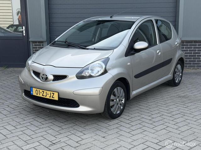 Toyota Aygo 1.0-12V Sport/ O. HISTORIE/ AIRCO/ 5 DEURS/ APK