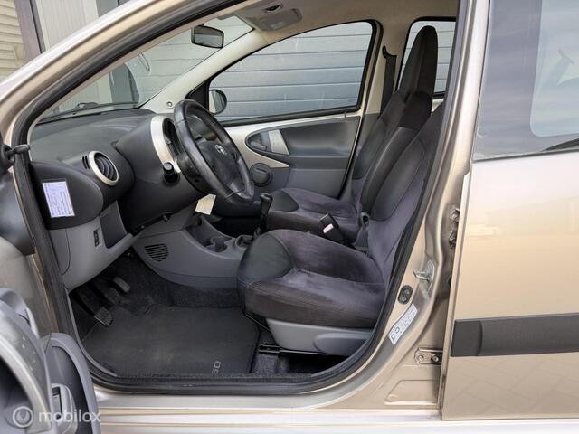 Toyota Aygo 1.0-12V Sport/ O. HISTORIE/ AIRCO/ 5 DEURS/ APK