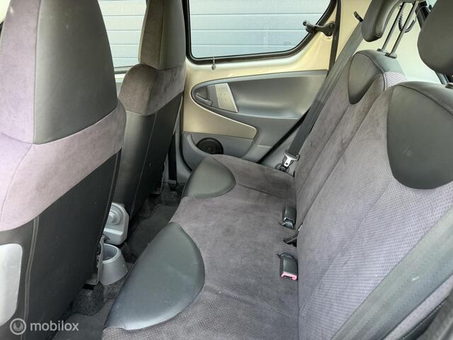 Toyota Aygo 1.0-12V Sport/ O. HISTORIE/ AIRCO/ 5 DEURS/ APK