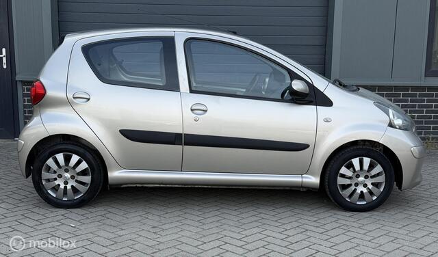 Toyota Aygo 1.0-12V Sport/ O. HISTORIE/ AIRCO/ 5 DEURS/ APK