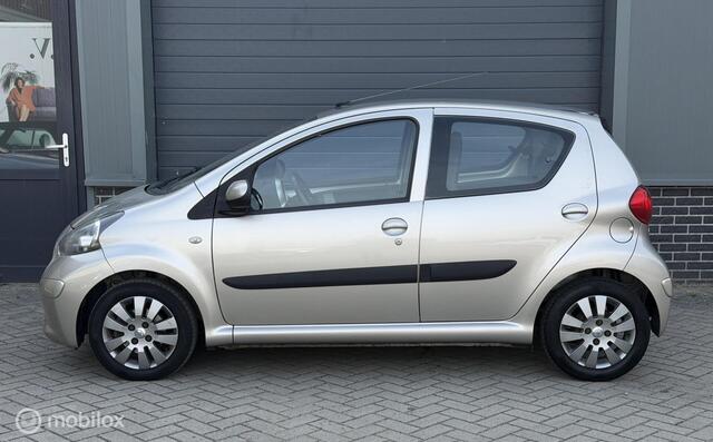 Toyota Aygo 1.0-12V Sport/ O. HISTORIE/ AIRCO/ 5 DEURS/ APK