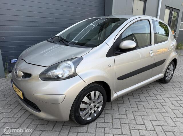 Toyota Aygo 1.0-12V Sport/ O. HISTORIE/ AIRCO/ 5 DEURS/ APK