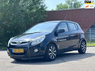 HYUNDAI I 20 1.2i Business Edition 5DR*Clima*Nieuwe APK*NAP*LM velgen*Elektrische ramen*