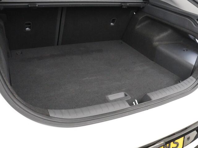 Hyundai Ioniq 1.6 GDi PHEV Premium | Stoelventilatie | Leder | Camera | Carplay | Infinity Sound | Climate control | Stoelverwarming | Bi-Xenon | Adaptive cru