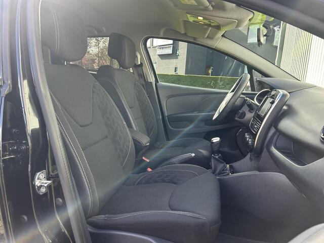 Renault Clio Estate 0.9 Limited / Navigatie / Lichtmetalen Velgen / 1e Eigenaar / Dealer Onderhouden / Parkeersensoren / Cruise Control / Airco / Trekhaak /