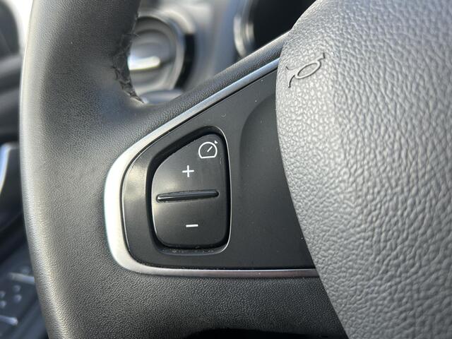 Renault Clio Estate 0.9 Limited / Navigatie / Lichtmetalen Velgen / 1e Eigenaar / Dealer Onderhouden / Parkeersensoren / Cruise Control / Airco / Trekhaak /