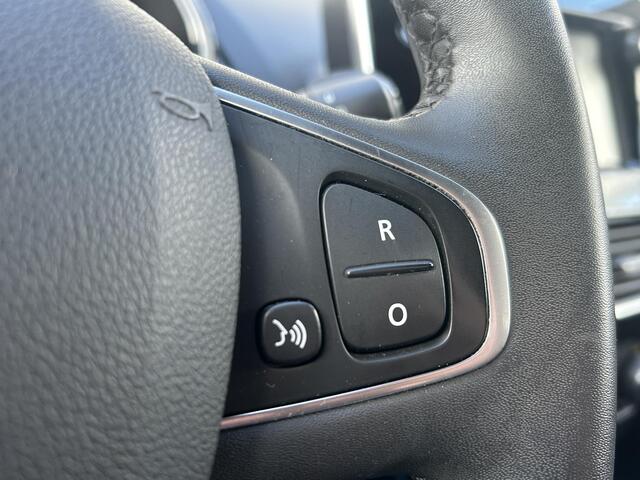 Renault Clio Estate 0.9 Limited / Navigatie / Lichtmetalen Velgen / 1e Eigenaar / Dealer Onderhouden / Parkeersensoren / Cruise Control / Airco / Trekhaak /