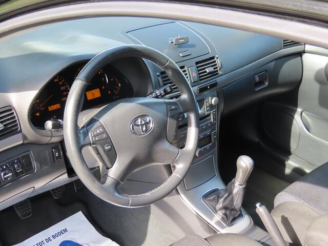 Toyota Avensis Wagon 1.8 VVTi Luna Zeer nette auto Rijdt perfect  Trekhaak 