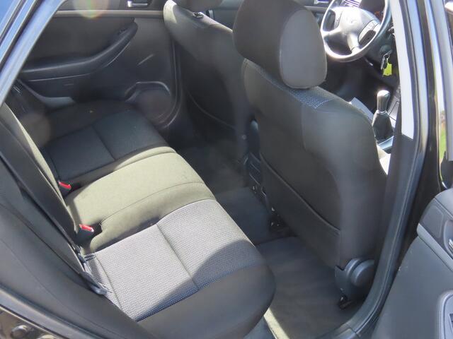Toyota Avensis Wagon 1.8 VVTi Luna Zeer nette auto Rijdt perfect  Trekhaak 