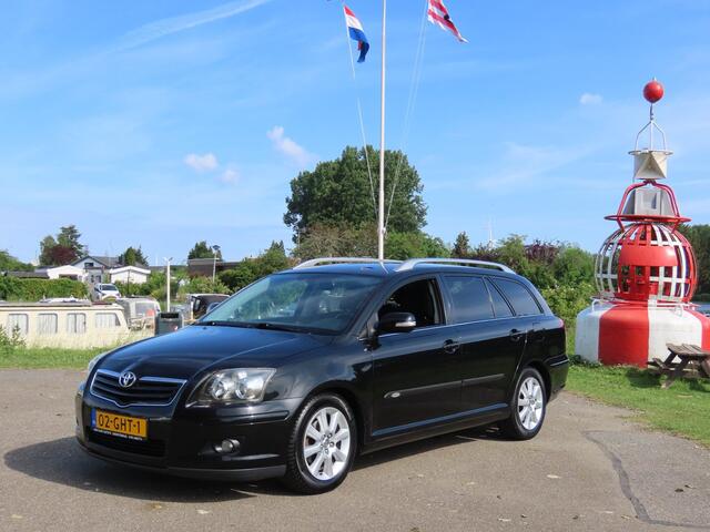 Toyota Avensis Wagon 1.8 VVTi Luna Zeer nette auto Rijdt perfect  Trekhaak 
