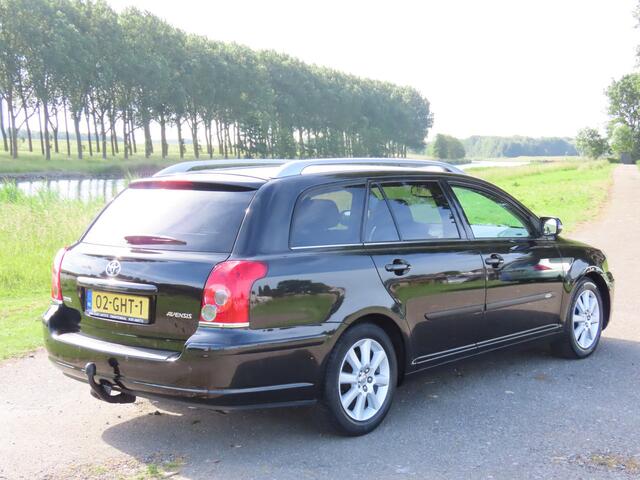 Toyota Avensis Wagon 1.8 VVTi Luna Zeer nette auto Rijdt perfect  Trekhaak 