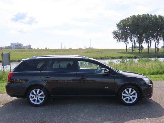 Toyota Avensis Wagon 1.8 VVTi Luna Zeer nette auto Rijdt perfect  Trekhaak 