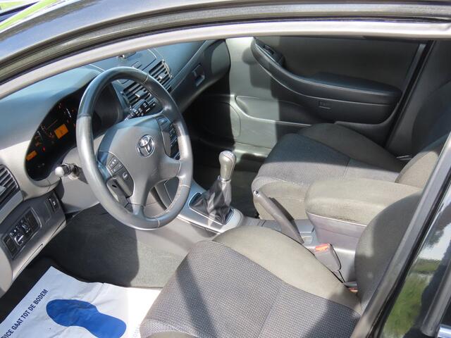 Toyota Avensis Wagon 1.8 VVTi Luna Zeer nette auto Rijdt perfect  Trekhaak 