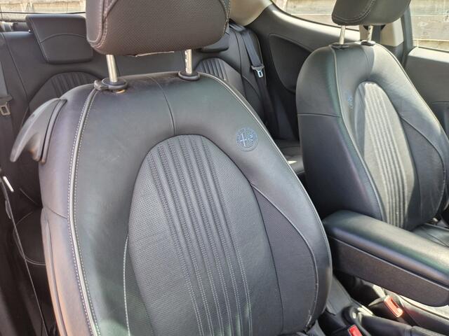 Alfa Romeo Mito 1.3 JTDm ECO Essential Leer, Navi, Panoramadak