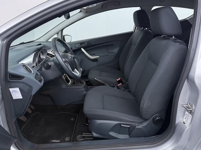 Ford Fiesta 1.25 82PK Ghia | Clima | Voorruitverwarming | Trekhaak | Parkeersensoren |
