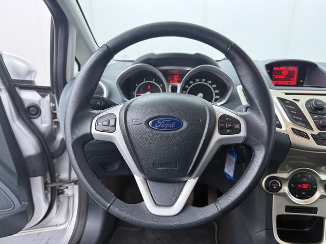 Ford Fiesta 1.25 82PK Ghia | Clima | Voorruitverwarming | Trekhaak | Parkeersensoren |