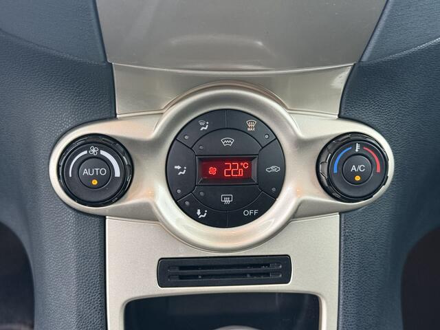 Ford Fiesta 1.25 82PK Ghia | Clima | Voorruitverwarming | Trekhaak | Parkeersensoren |