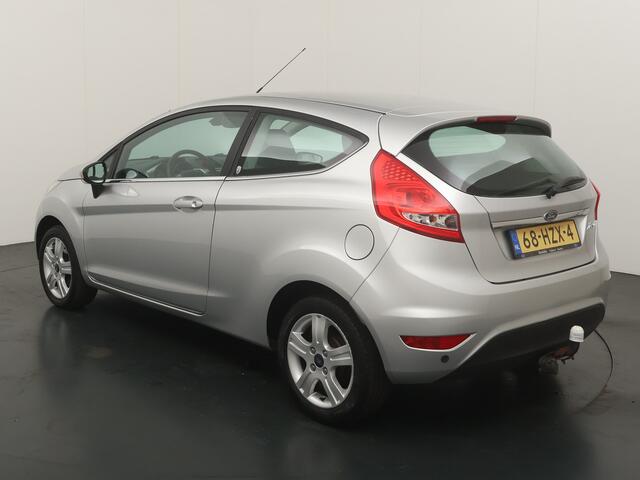 Ford Fiesta 1.25 82PK Ghia | Clima | Voorruitverwarming | Trekhaak | Parkeersensoren |