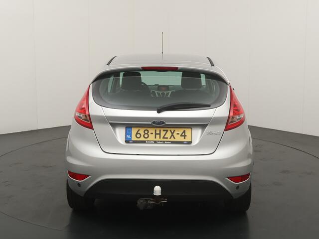 Ford Fiesta 1.25 82PK Ghia | Clima | Voorruitverwarming | Trekhaak | Parkeersensoren |